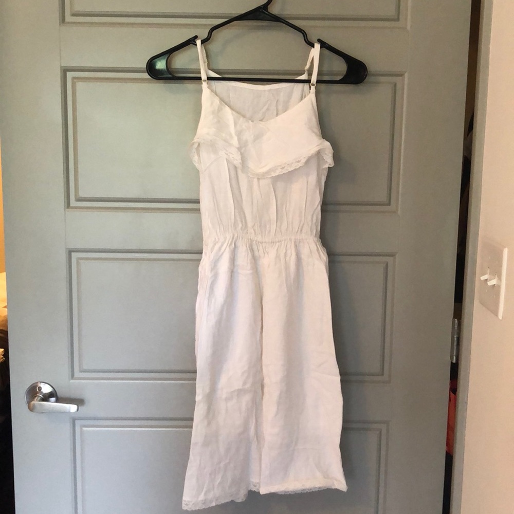 Unbranded white linen summer dress with ruffles